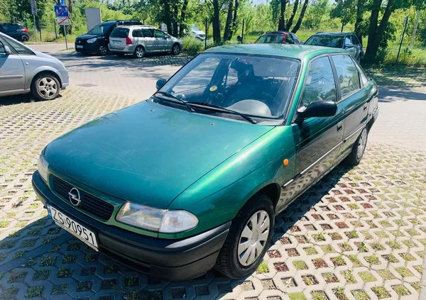 samochody osobowe Opel Astra cena 2500 przebieg: 193959, rok produkcji 1998 z Kielce